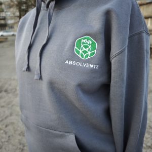 dzemperis ar kapuci un 64 vsk logo